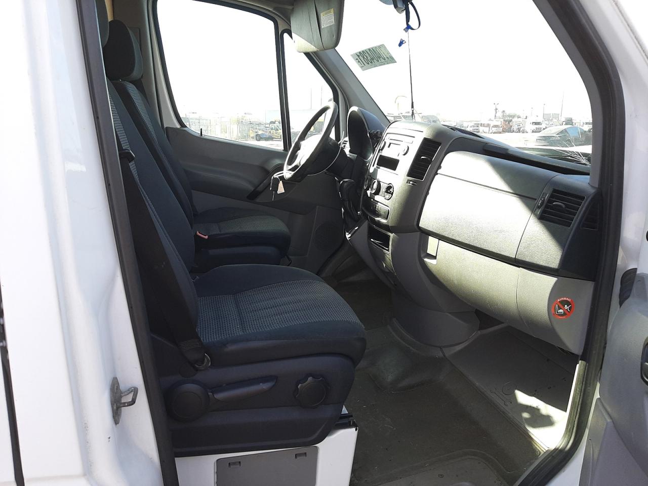 Photo 5 from auction – 2013 MERCEDES-BENZ SPRINTER 2 with VIN WD3PE7CC1D5756079