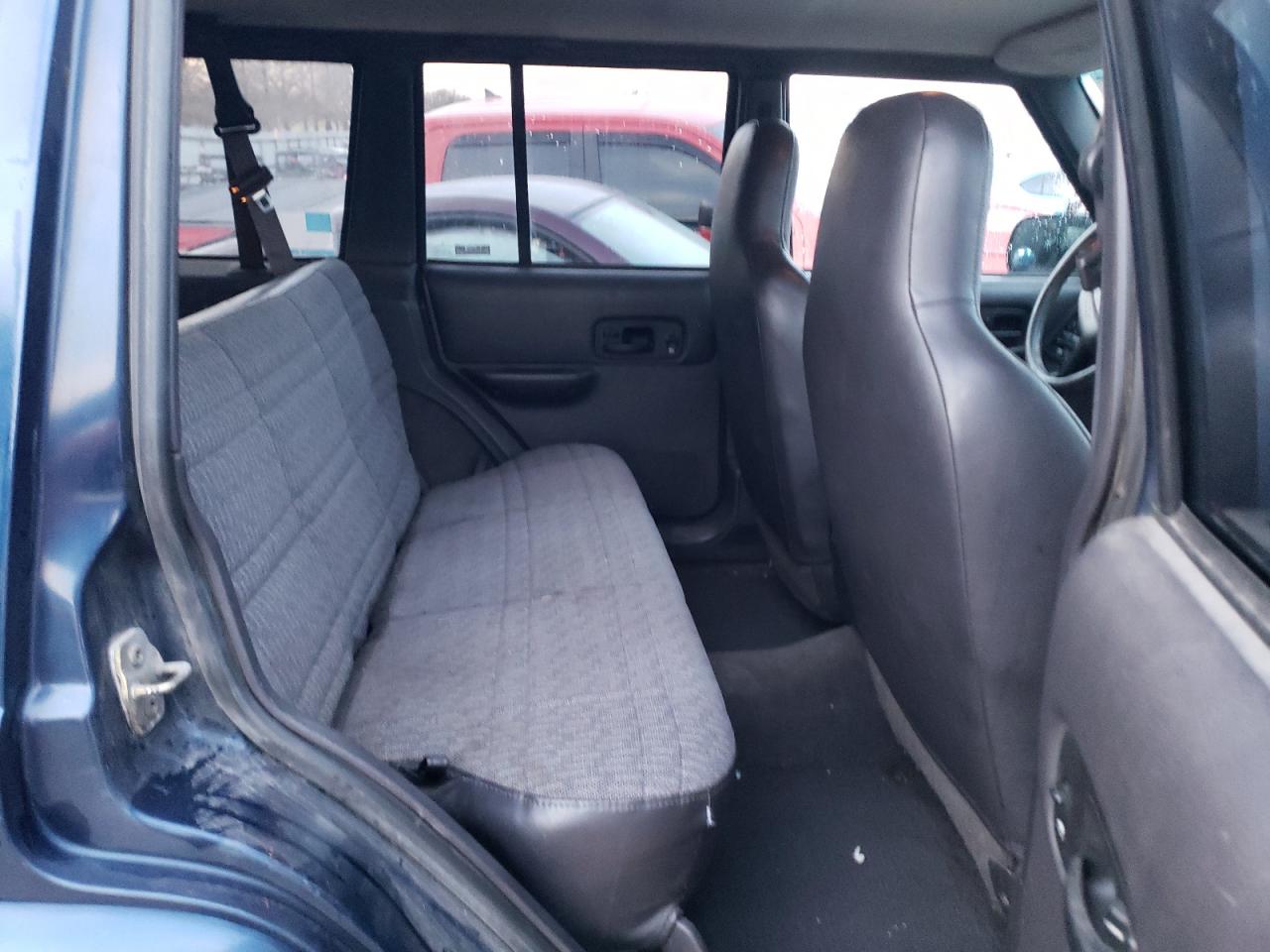 Photo 6 from auction – 2000 JEEP CHEROKEE S with VIN 1J4FF48SXYL162065