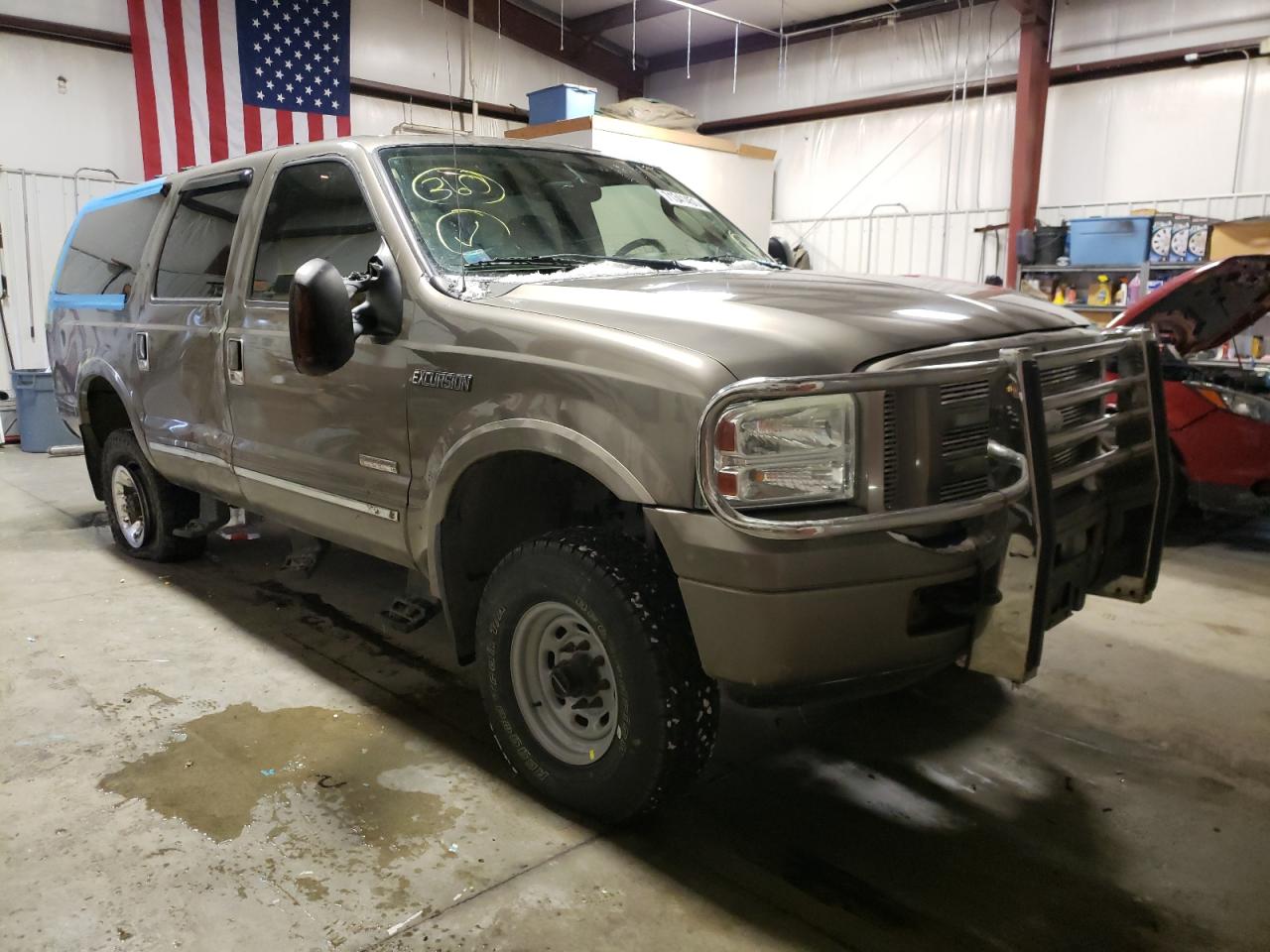 FORD EXCURSION 2005 with VIN 1FMSU43P15EB76641 - Photo from auction