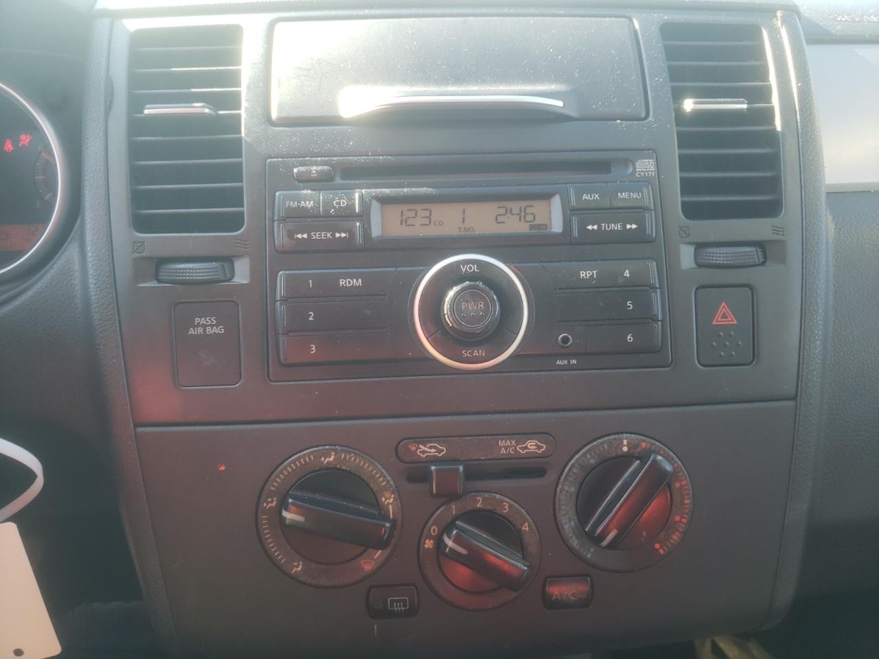 Photo 9 from auction – 2010 NISSAN VERSA S with VIN 3N1BC1AP7AL400761