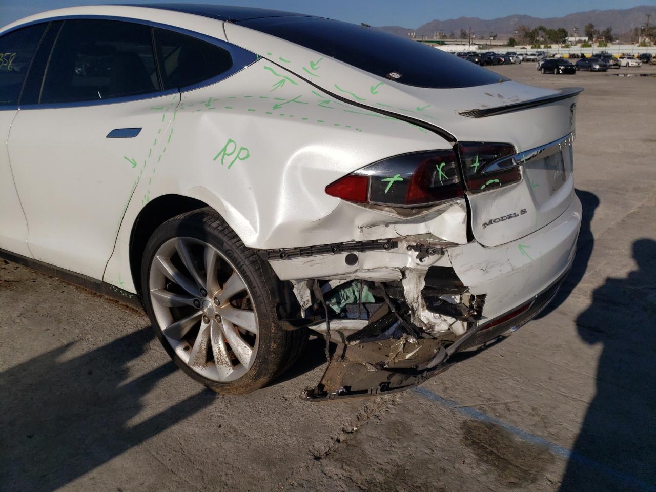 Photo 9 from auction – 2013 TESLA MODEL S with VIN 5YJSA1CP2DFP06477