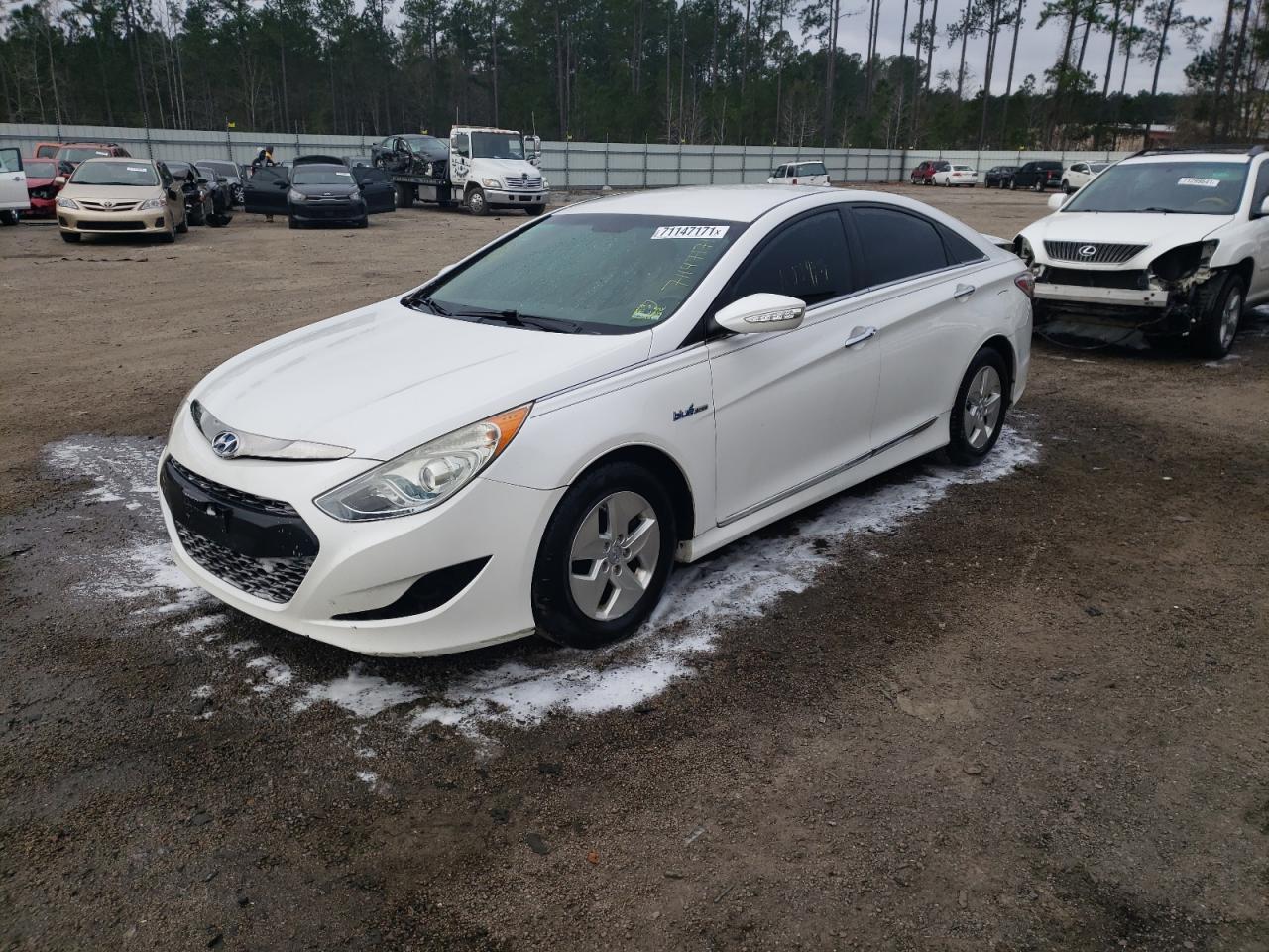 Photo 2 from auction – 2011 HYUNDAI SONATA HYB with VIN KMHEC4A48BA003985