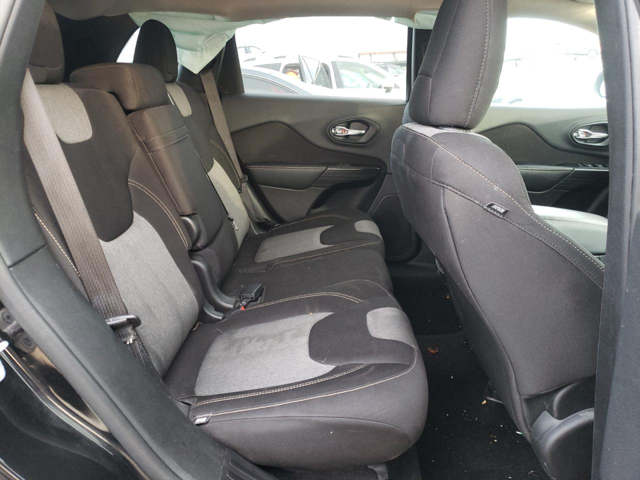 Photo 6 from auction – 2014 JEEP CHEROKEE L with VIN 1C4PJLCB3EW171260