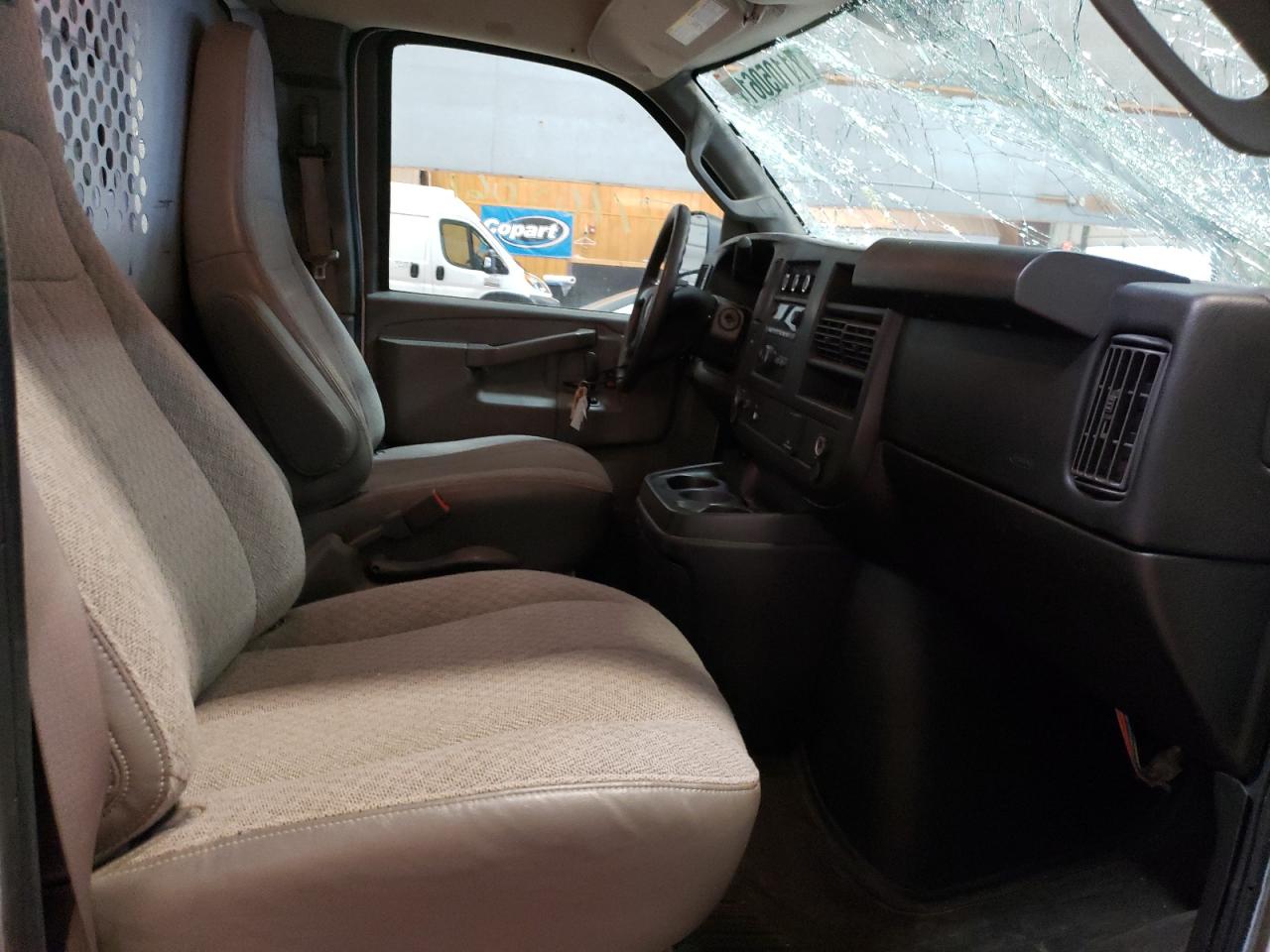 Photo 5 from auction – 2016 GMC SAVANA G25 with VIN 1GTW7AFF4G1235545