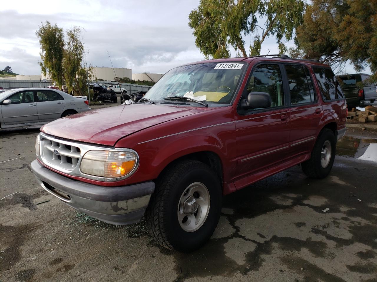 Photo 2 from auction – 1996 FORD EXPLORER with VIN 1FMDU34X9TUD17010