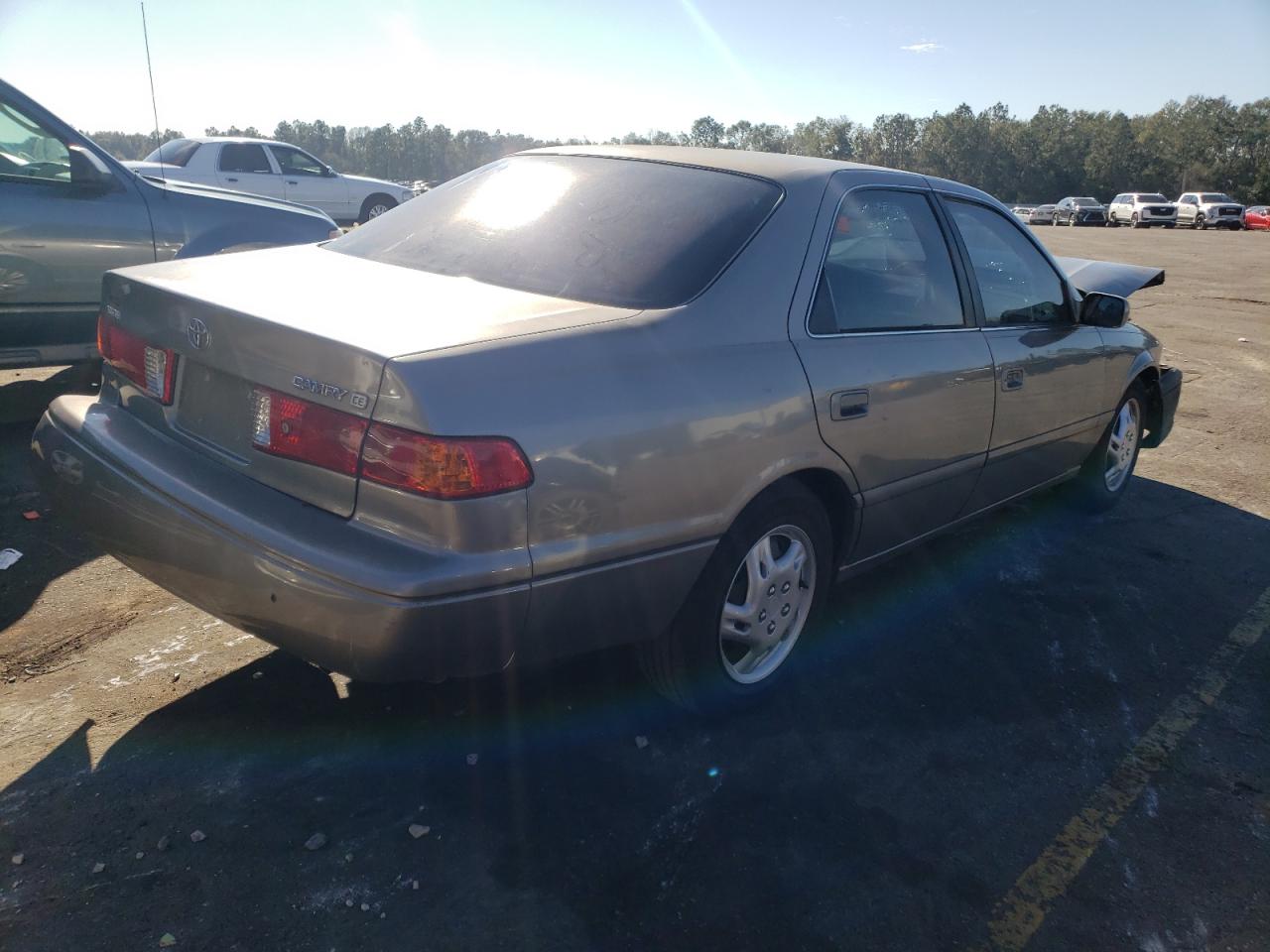 Photo 4 from auction – 2001 TOYOTA CAMRY with VIN 4T1BG22K41U030560