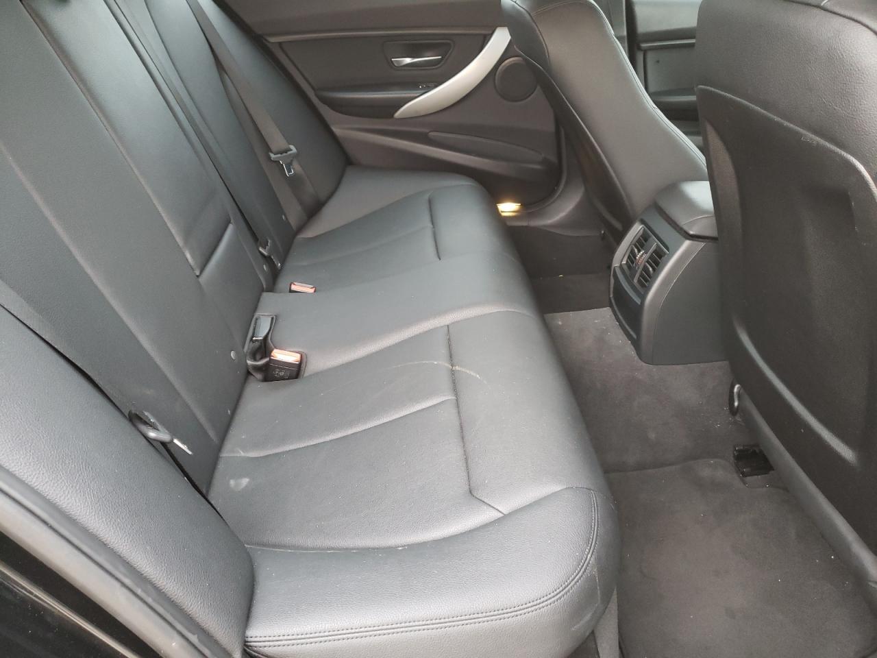 Photo 6 from auction – 2016 BMW 320 I with VIN WBA8E1G50GNU11856