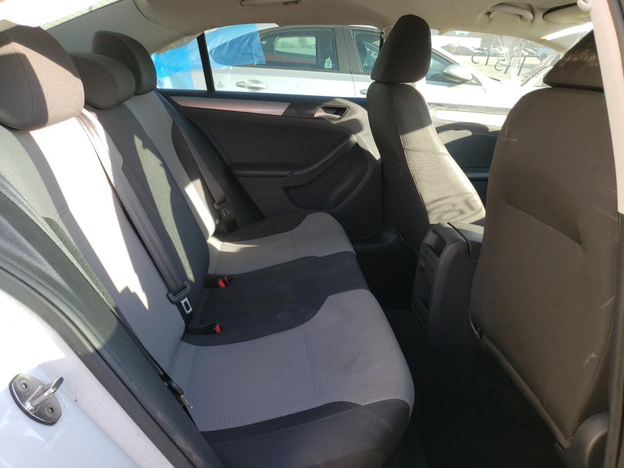 Photo 6 from auction – 2017 VOLKSWAGEN JETTA S with VIN 3VW167AJ7HM300076