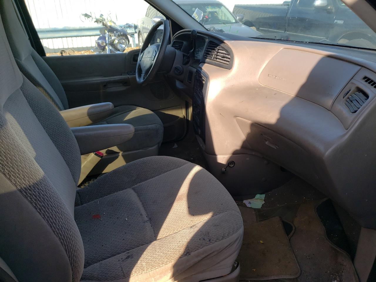 Photo 5 from auction – 2000 FORD WINDSTAR with VIN 2FMZA5149YBA48413