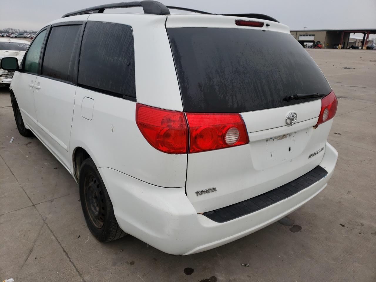 Photo 3 from auction – 2010 TOYOTA SIENNA CE with VIN 5TDKK4CC2AS297870