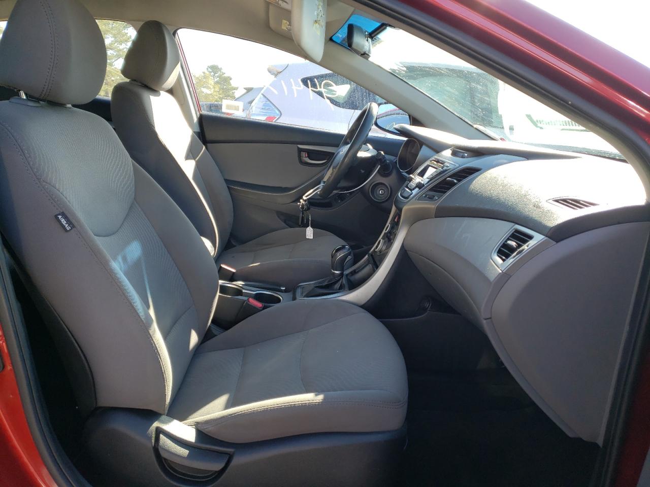Photo 5 from auction – 2016 HYUNDAI ELANTRA SE with VIN 5NPDH4AE9GH677296