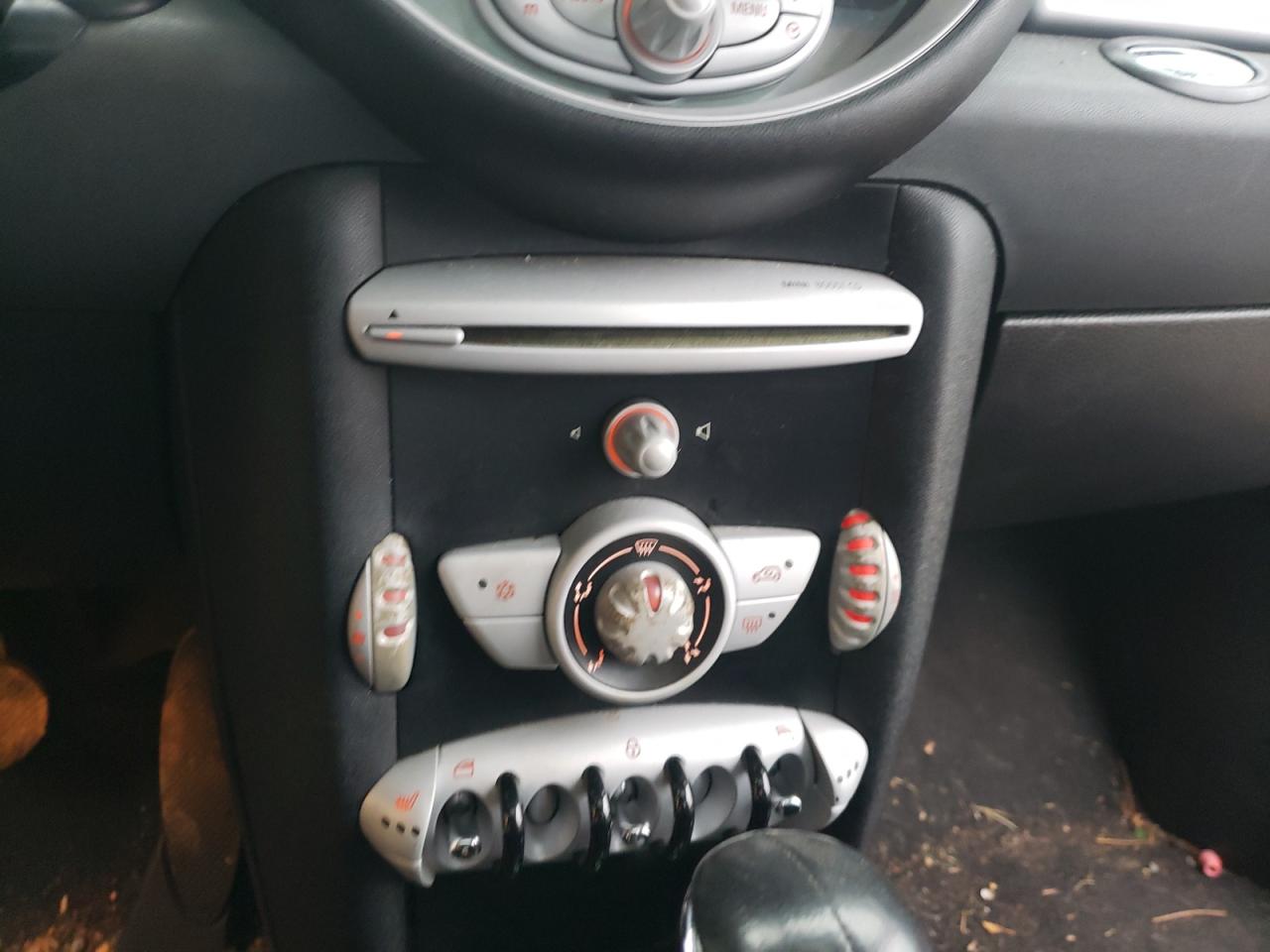 Photo 10 from auction – 2010 MINI COOPER with VIN WMWMF3C54ATZ64557