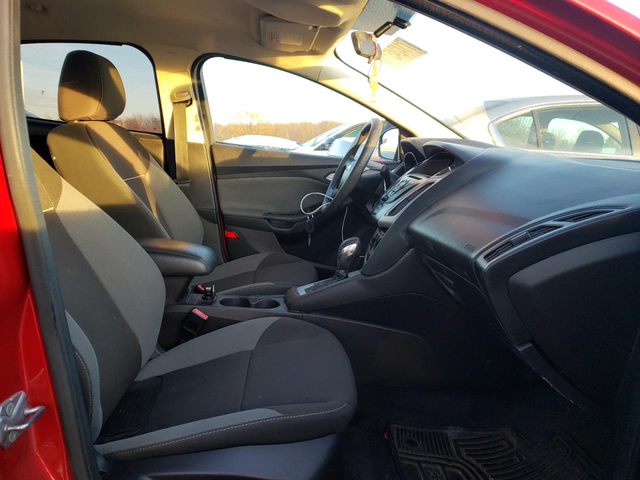 Photo 5 from auction – 2012 FORD FOCUS SE with VIN 1FAHP3F25CL464368