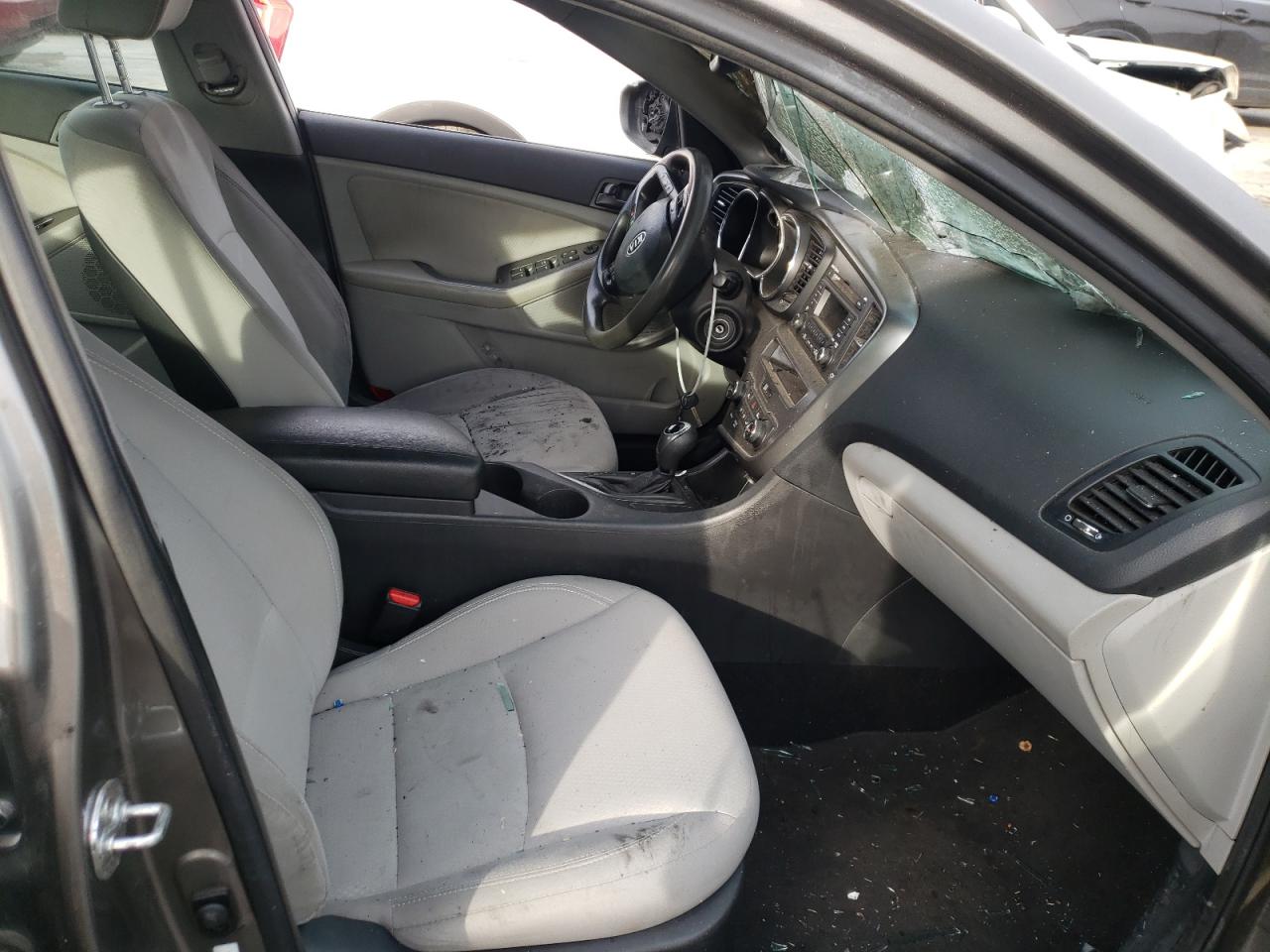 Photo 5 from auction – 2012 KIA OPTIMA LX with VIN 5XXGM4A71CG060653