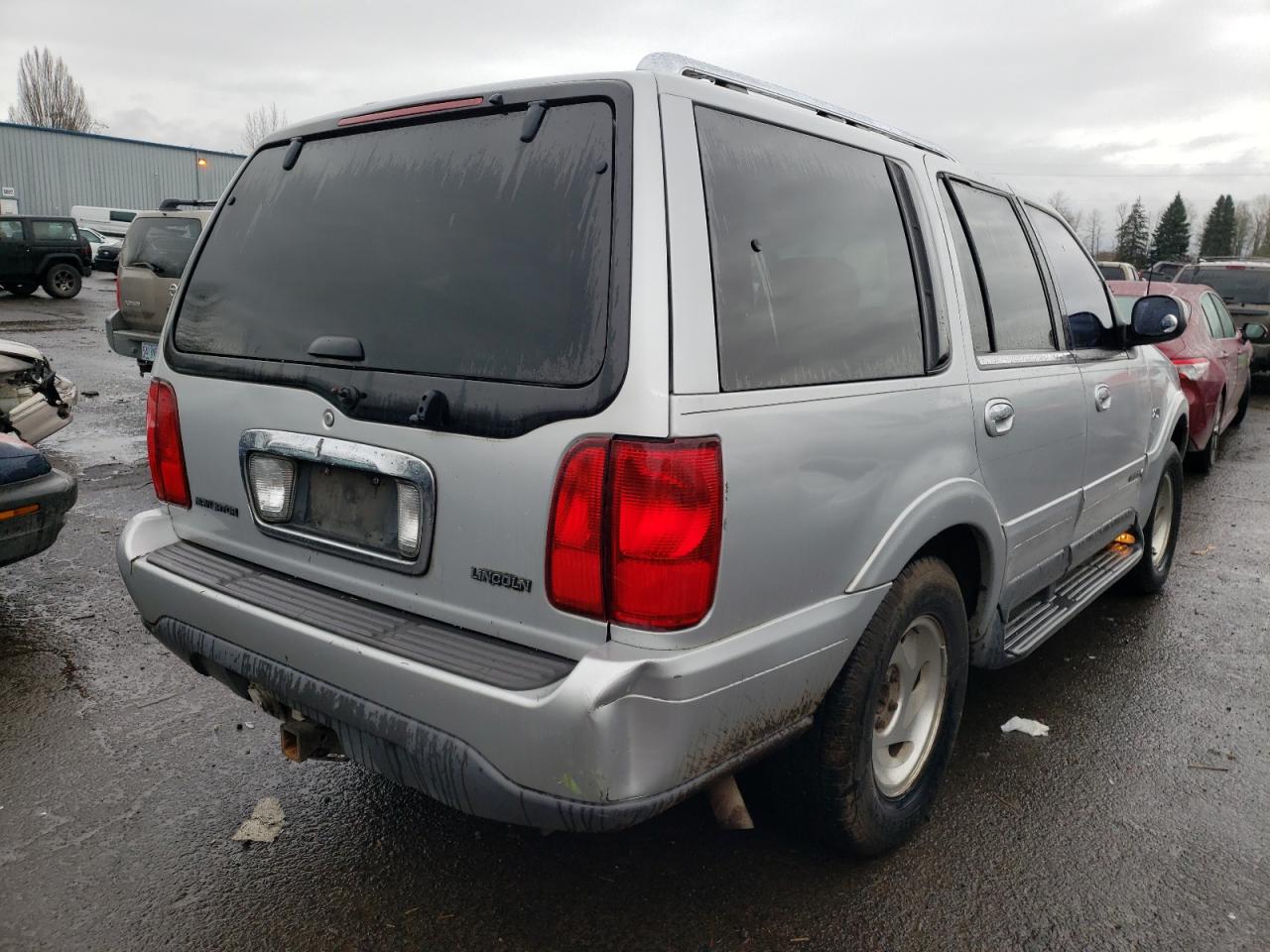 Photo 4 from auction – 1998 LINCOLN NAVIGATOR with VIN 5LMPU28L0WLJ47710