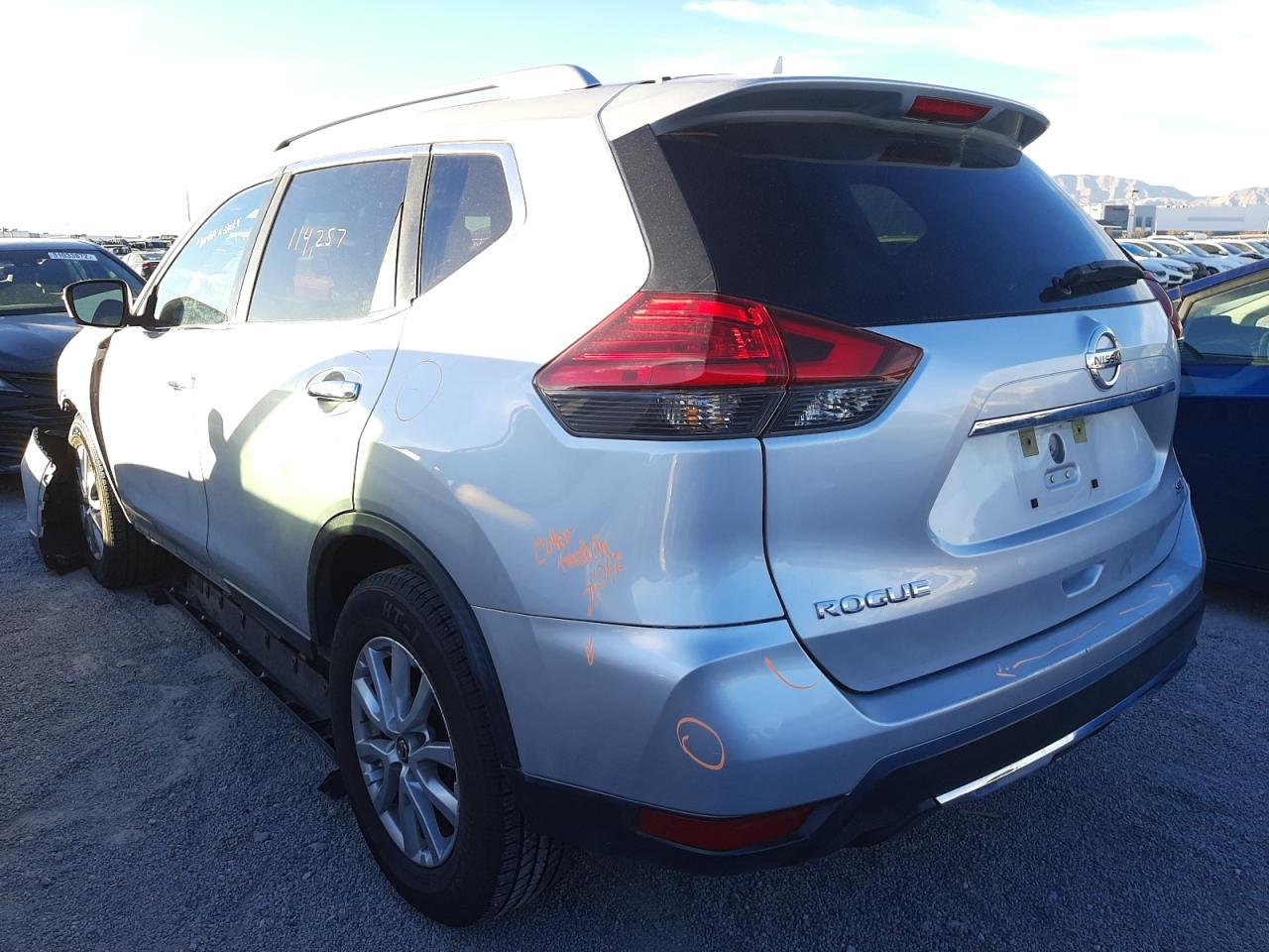 Photo 3 from auction – 2017 NISSAN ROGUE S with VIN KNMAT2MT1HP550869