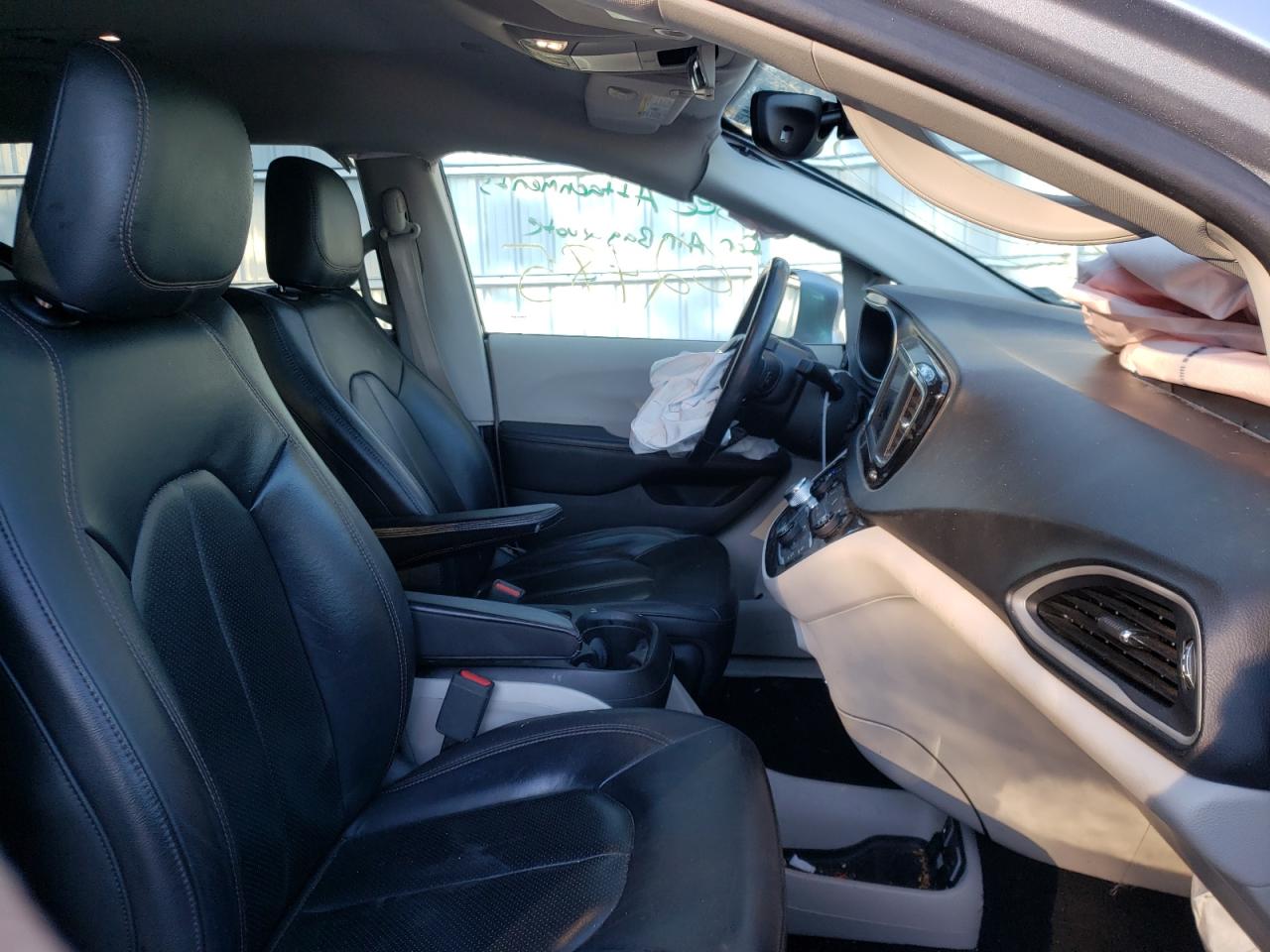Photo 5 from auction – 2019 CHRYSLER PACIFICA T with VIN 2C4RC1BG4KR560448