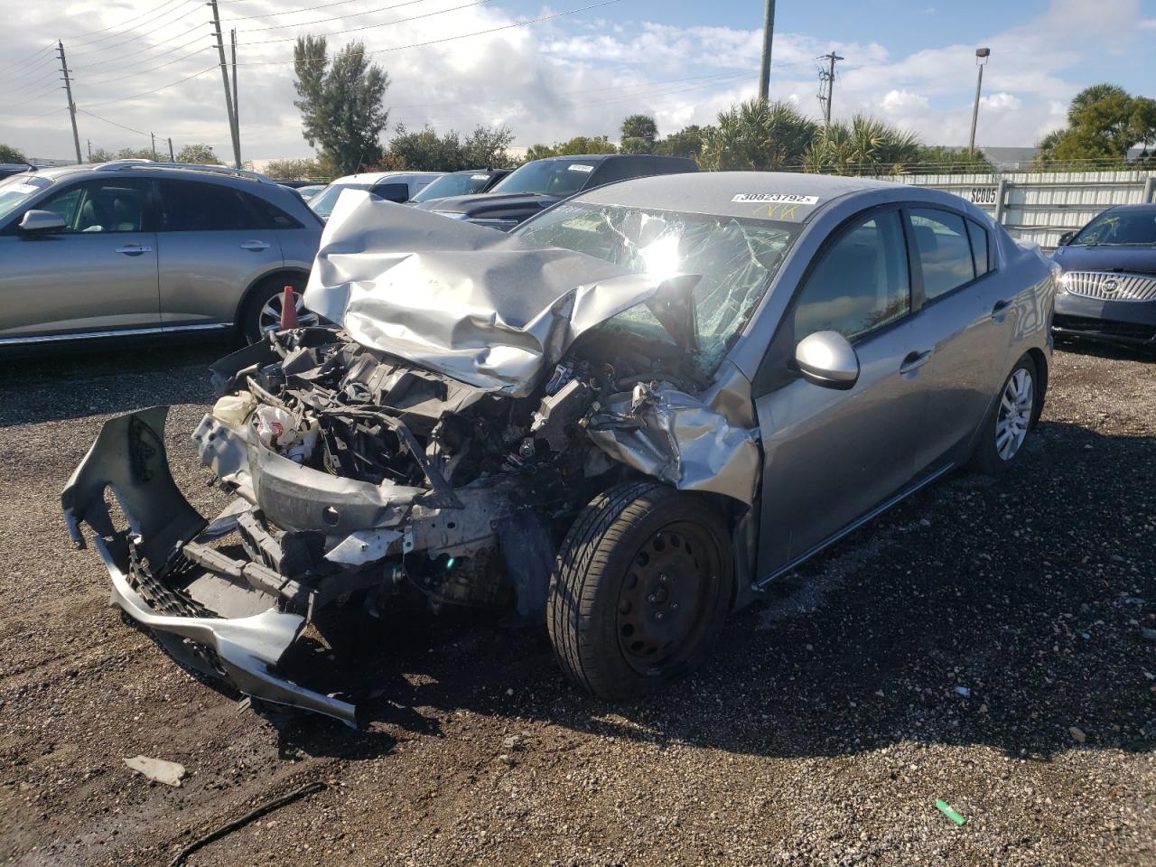 Photo 2 from auction – 2012 MAZDA 3 I with VIN JM1BL1UF2C1648751