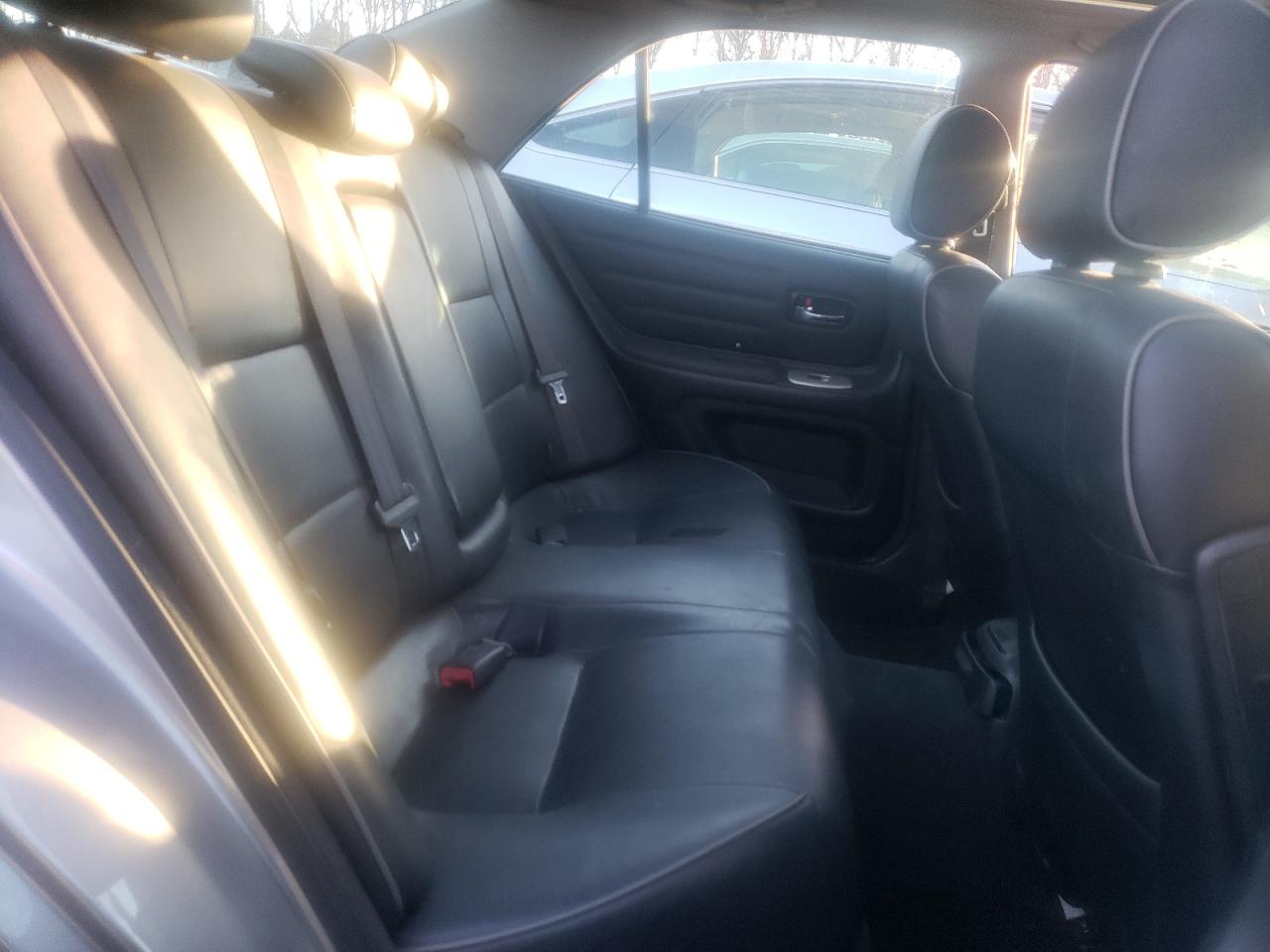 Photo 6 from auction – 2004 LEXUS IS 300 with VIN JTHBD192940090843