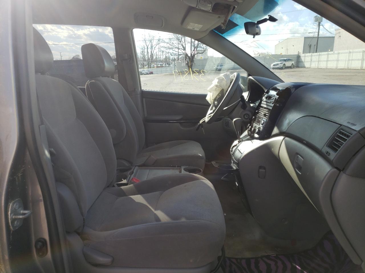 Photo 5 from auction – 2005 TOYOTA SIENNA CE with VIN 5TDZA23C25S280210