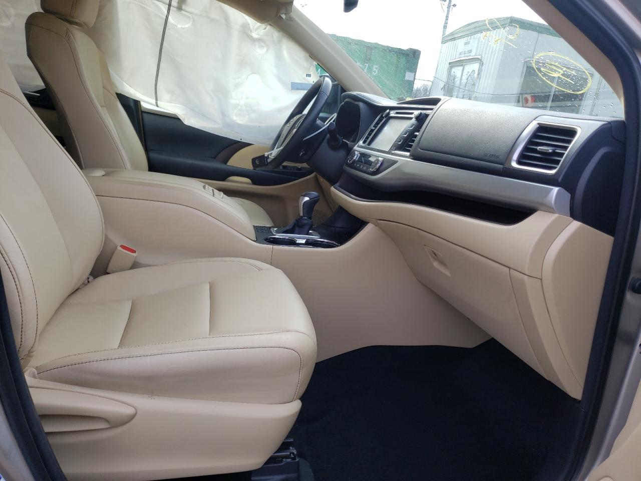 Photo 5 from auction – 2014 TOYOTA HIGHLANDER with VIN 5TDJKRFH7ES011131