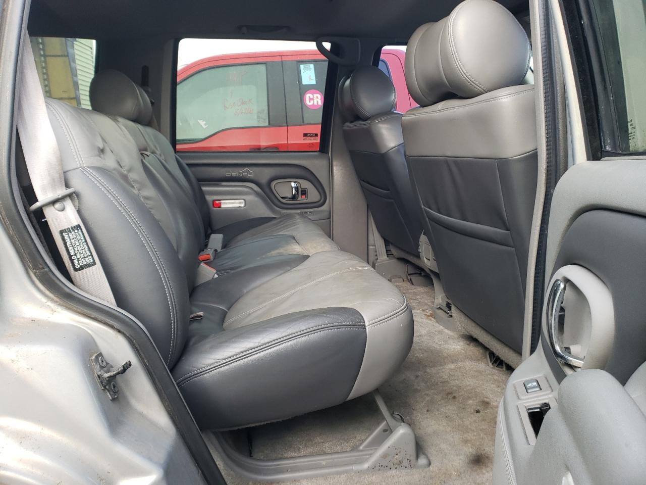 Photo 6 from auction – 2000 GMC DENALI with VIN 1GKEK63R6YR193778