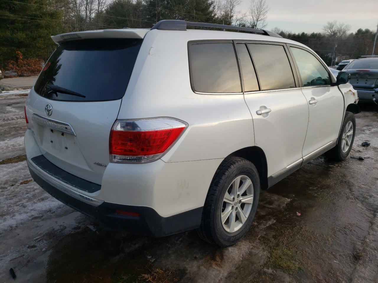 Photo 4 from auction – 2012 TOYOTA HIGHLANDER with VIN 5TDBK3EH9CS136664