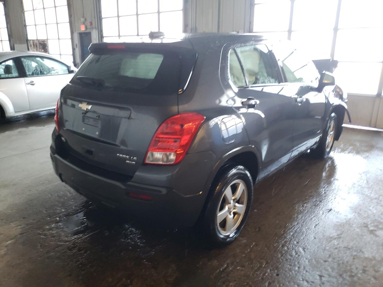 Photo 4 from auction – 2016 CHEVROLET TRAX LS with VIN 3GNCJNSB5GL139888