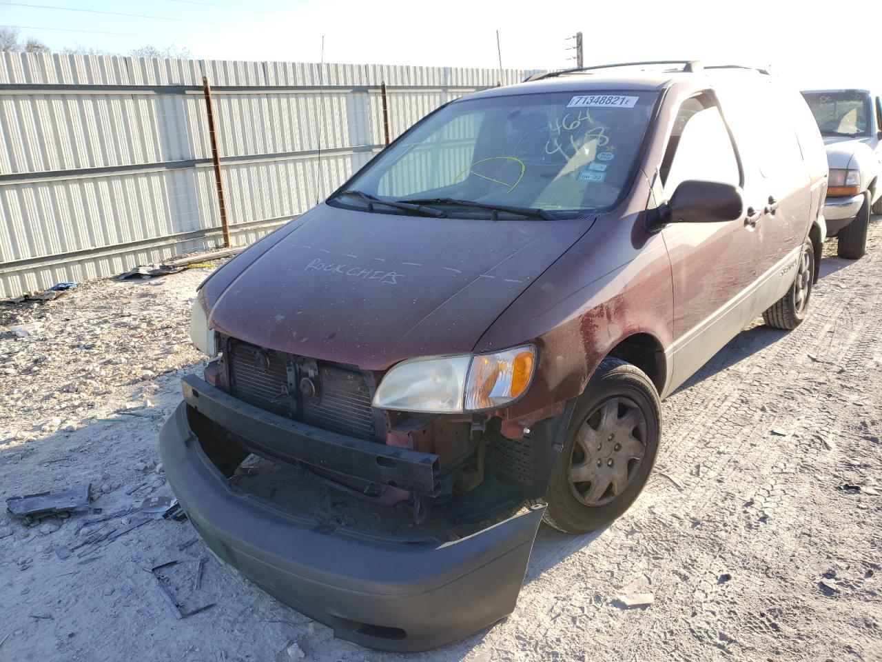Photo 2 from auction – 2002 TOYOTA SIENNA CE with VIN 4T3ZF19C82U464418