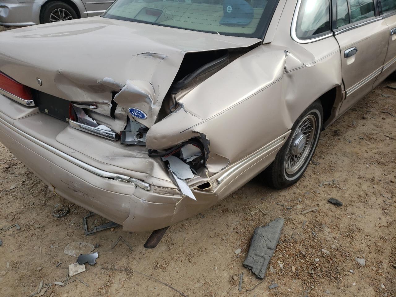 Photo 9 from auction – 1997 FORD CROWN VICT with VIN 2FALP74W3VX234650