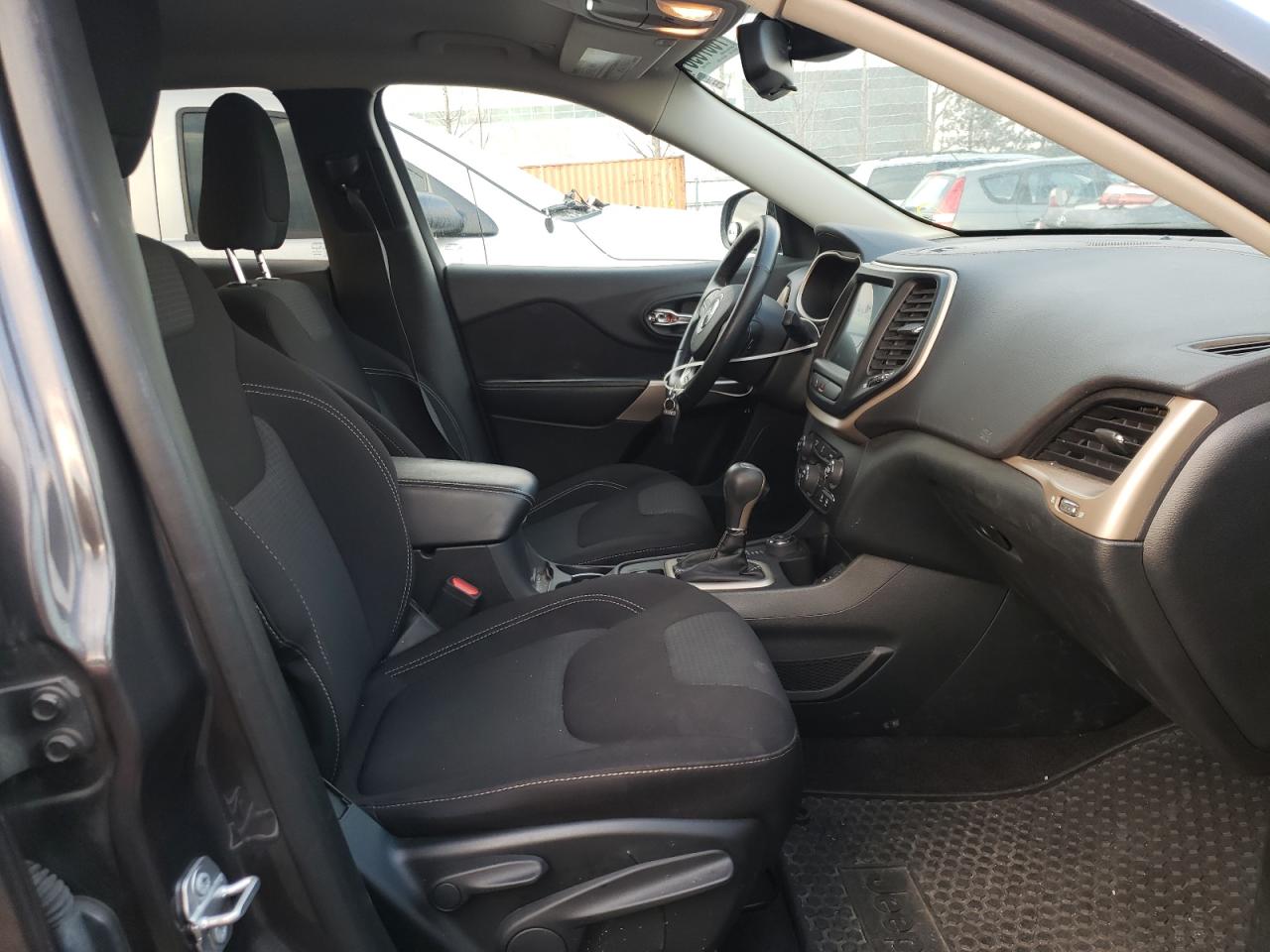 Photo 5 from auction – 2018 JEEP CHEROKEE L with VIN 1C4PJMCB4JD618867