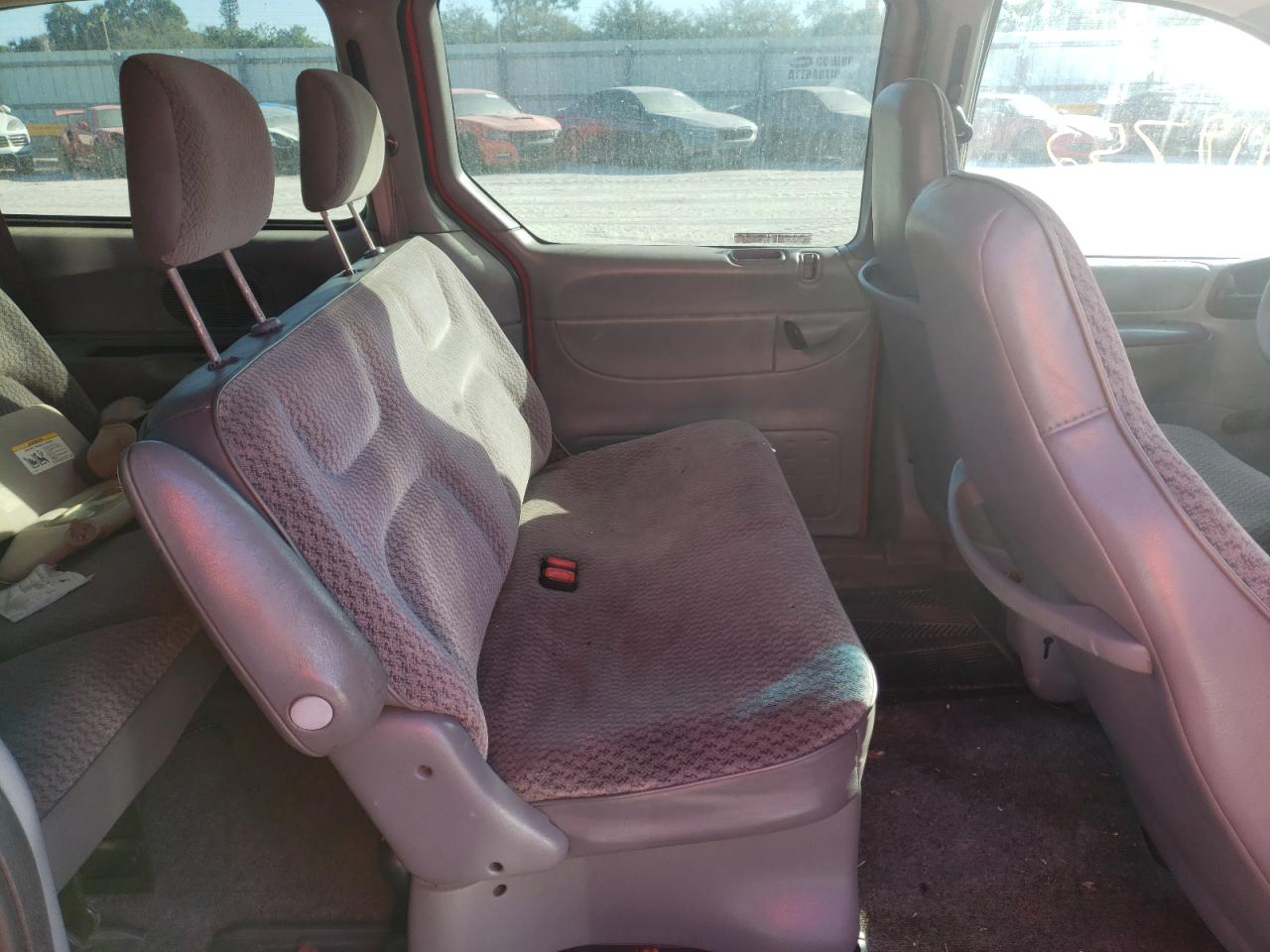 Photo 6 from auction – 2000 DODGE GRAND CARA with VIN 2B4GP24G1YR785933
