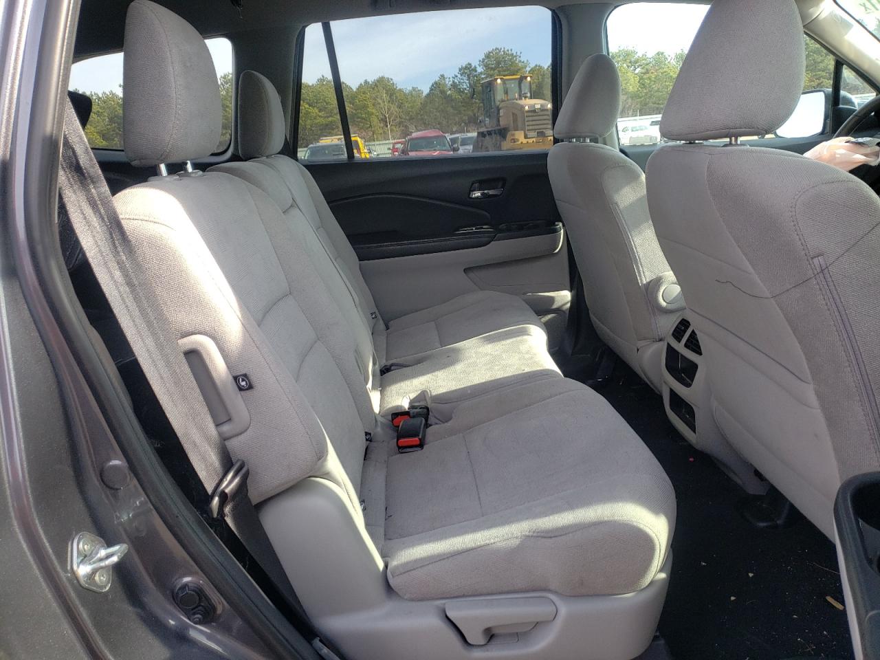 Photo 6 from auction – 2019 HONDA PILOT LX with VIN 5FNYF6H11KB021915