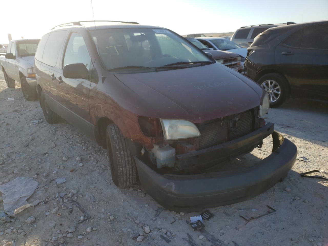 TOYOTA SIENNA CE 2002 with VIN 4T3ZF19C82U464418 - Photo from auction