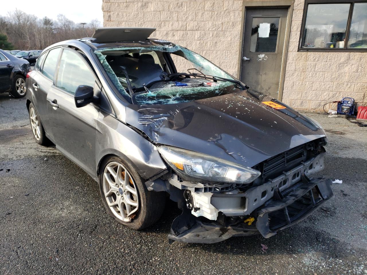 FORD FOCUS SE 2015 with VIN 1FADP3K24FL308556 - Photo from auction