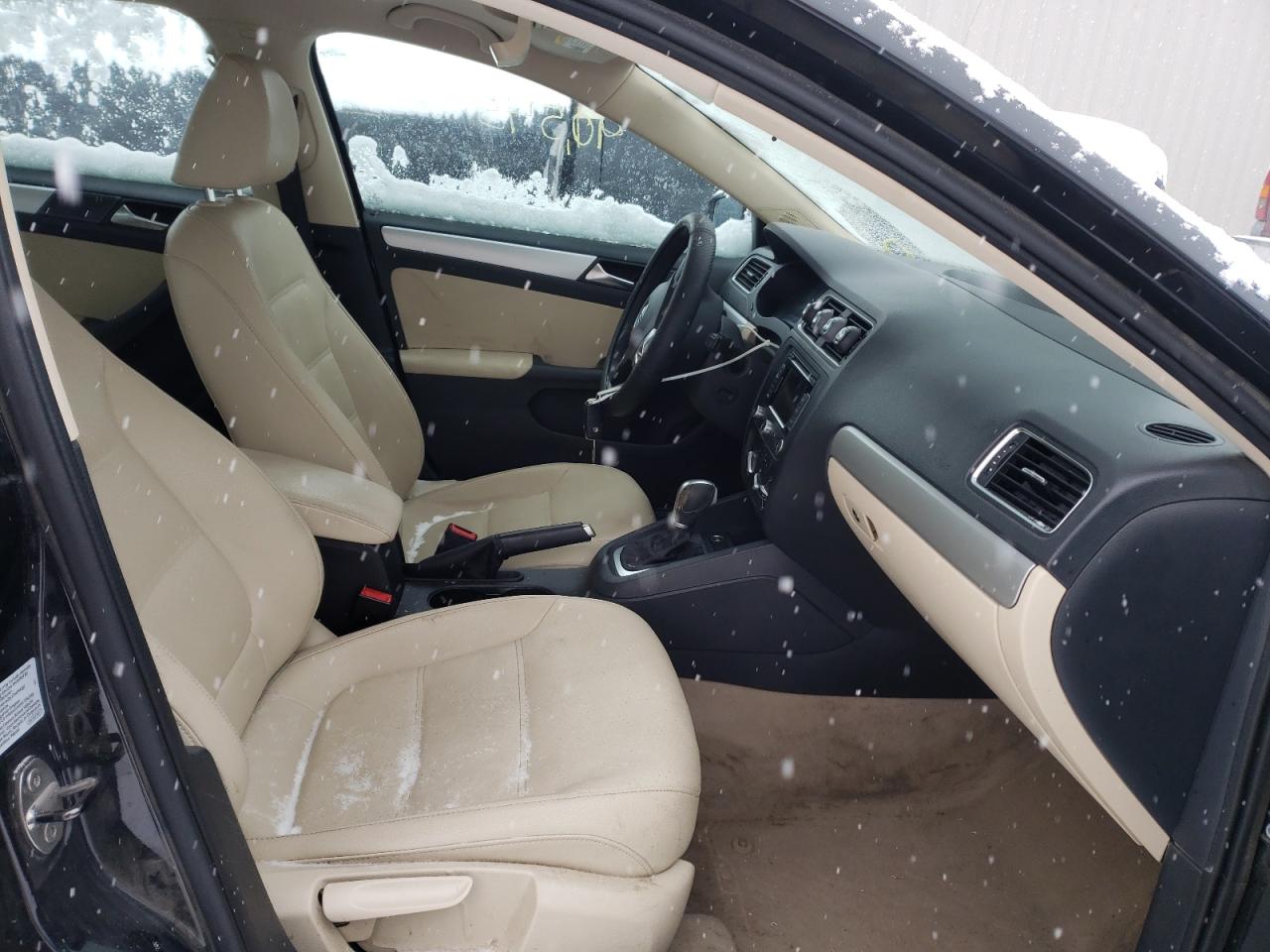 Photo 5 from auction – 2011 VOLKSWAGEN JETTA SEL with VIN 3VWLX7AJ7BM375311