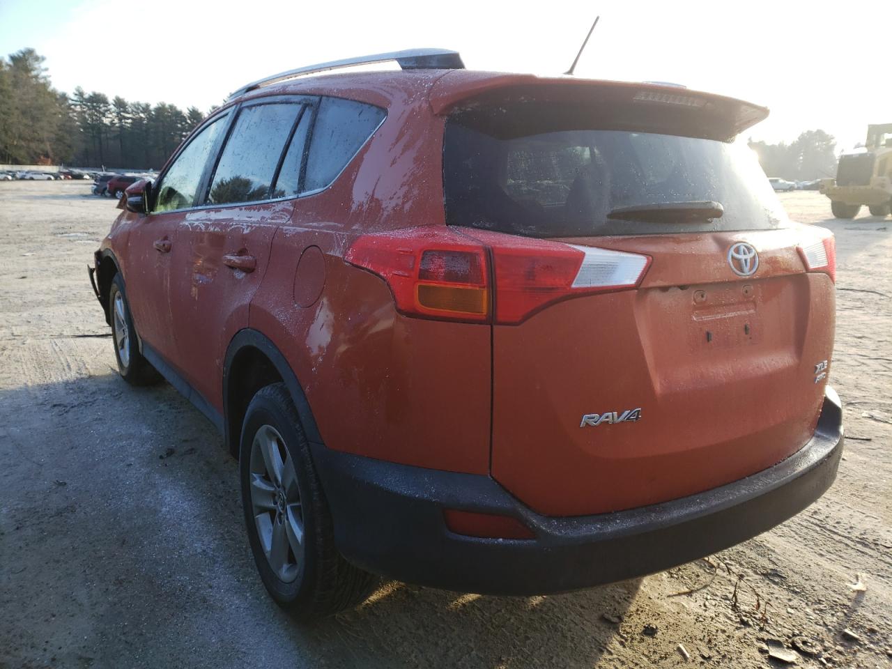 Photo 3 from auction – 2015 TOYOTA RAV4 XLE with VIN JTMRFREV0FD165109