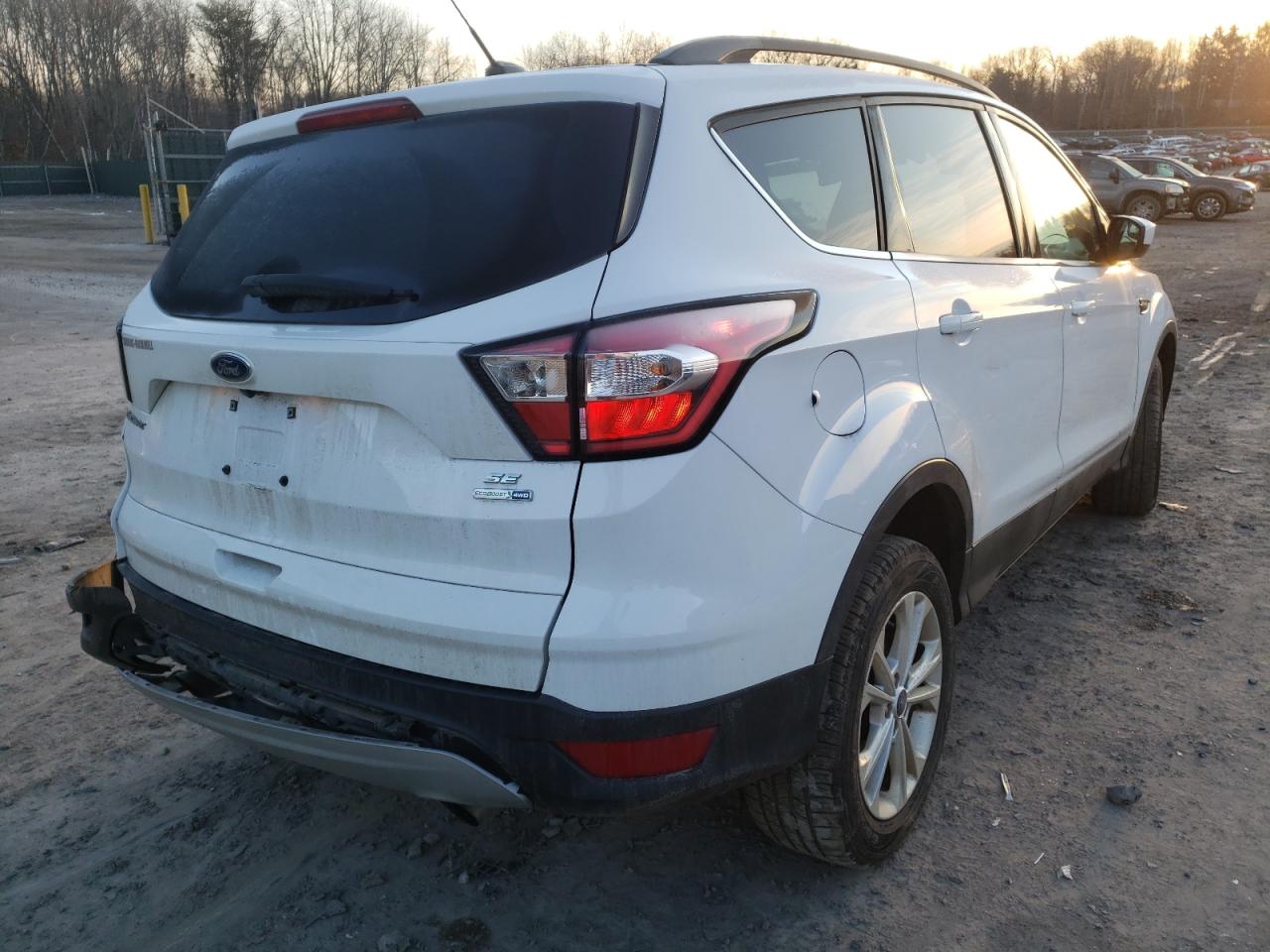 Photo 4 from auction – 2018 FORD ESCAPE SE with VIN 1FMCU9GD0JUC25619