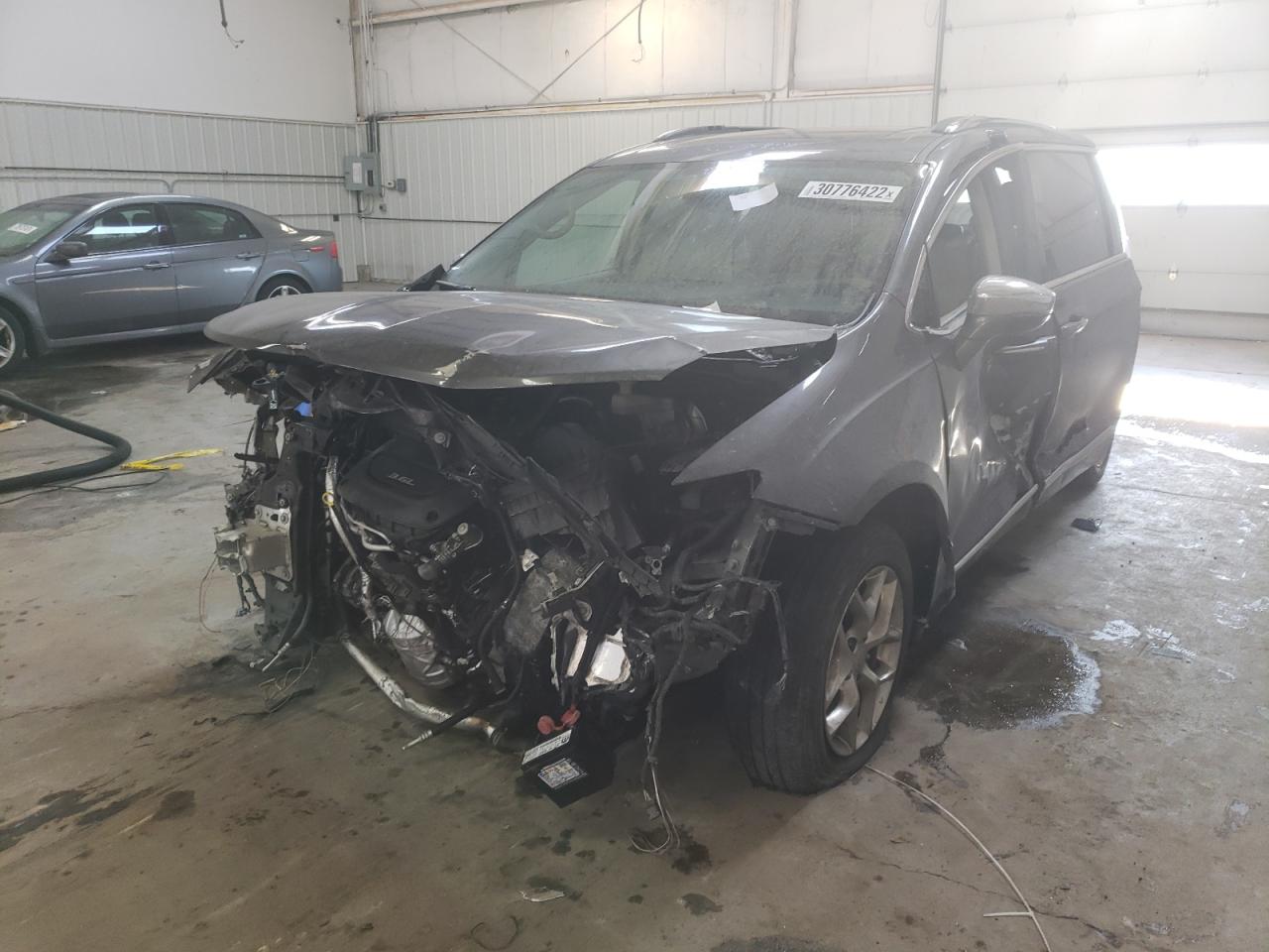 Photo 2 from auction – 2018 CHRYSLER PACIFICA L with VIN 2C4RC1GG8JR237575
