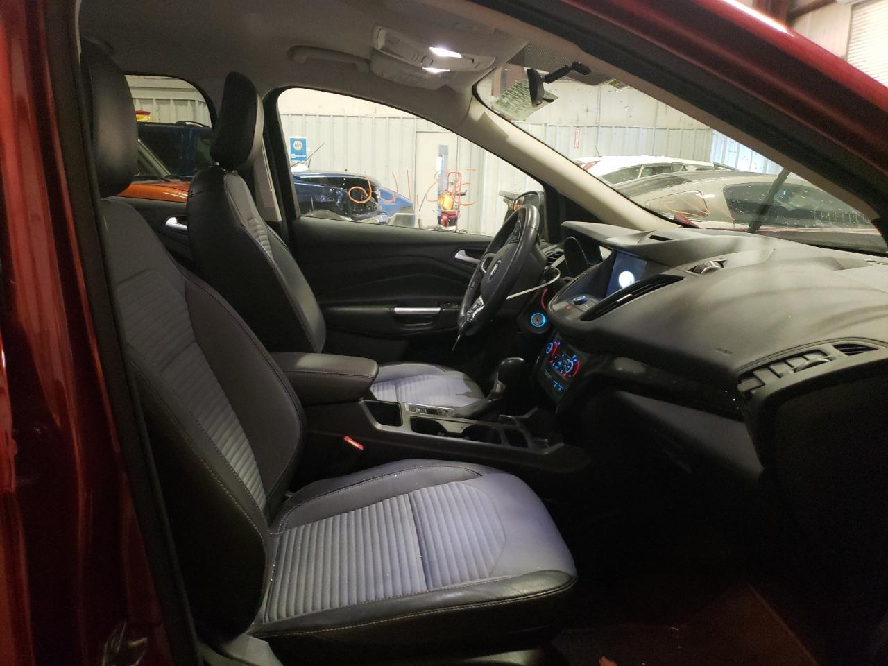 Photo 5 from auction – 2018 FORD ESCAPE SE with VIN 1FMCU0GD0JUC70281