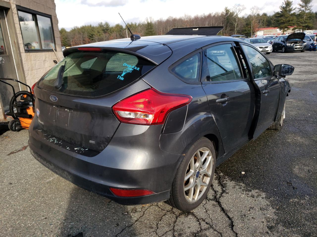 Photo 4 from auction – 2015 FORD FOCUS SE with VIN 1FADP3K24FL308556