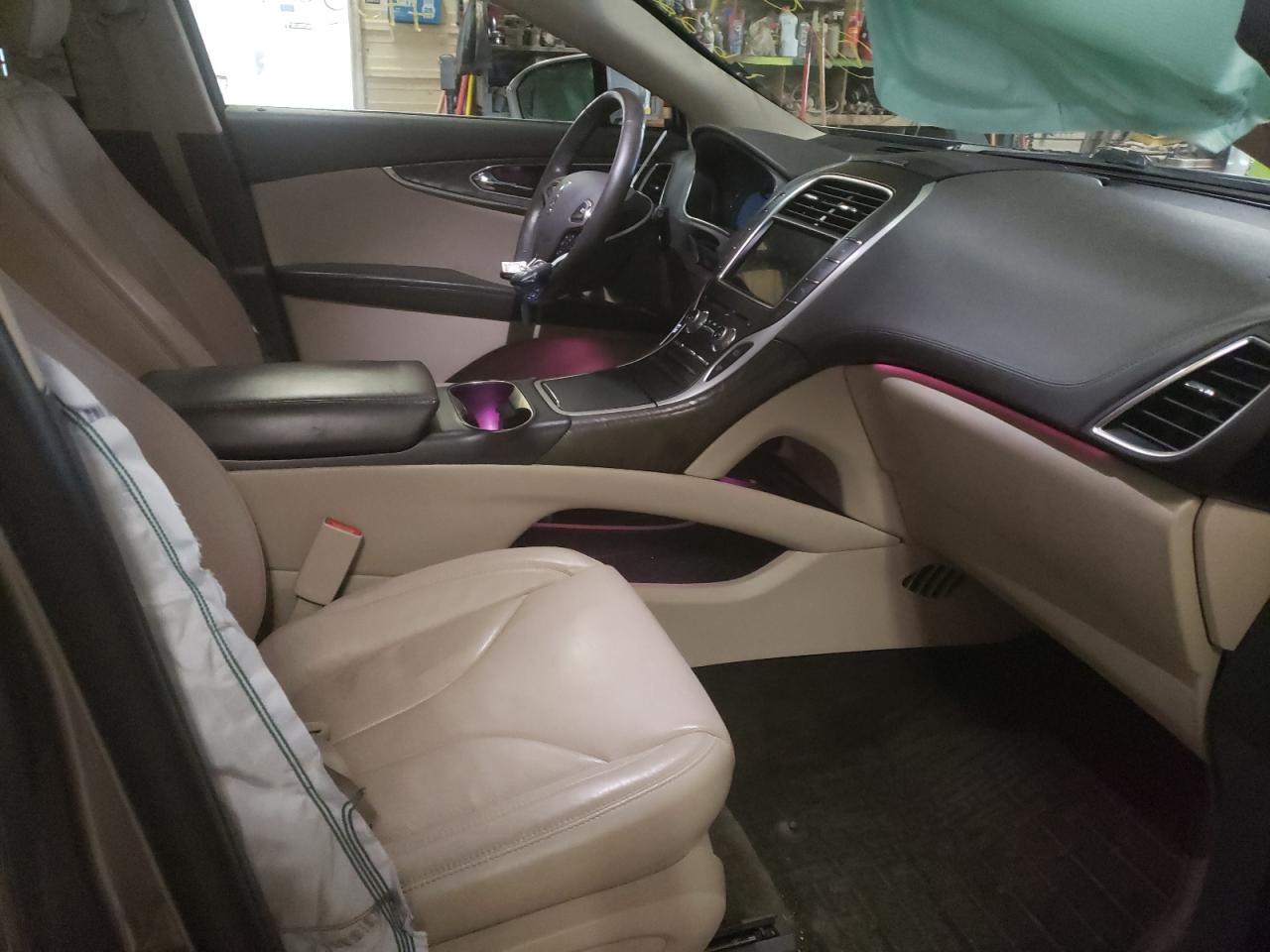 Photo 5 from auction – 2017 LINCOLN MKX RESERV with VIN 2LMPJ8LR6HBL13097
