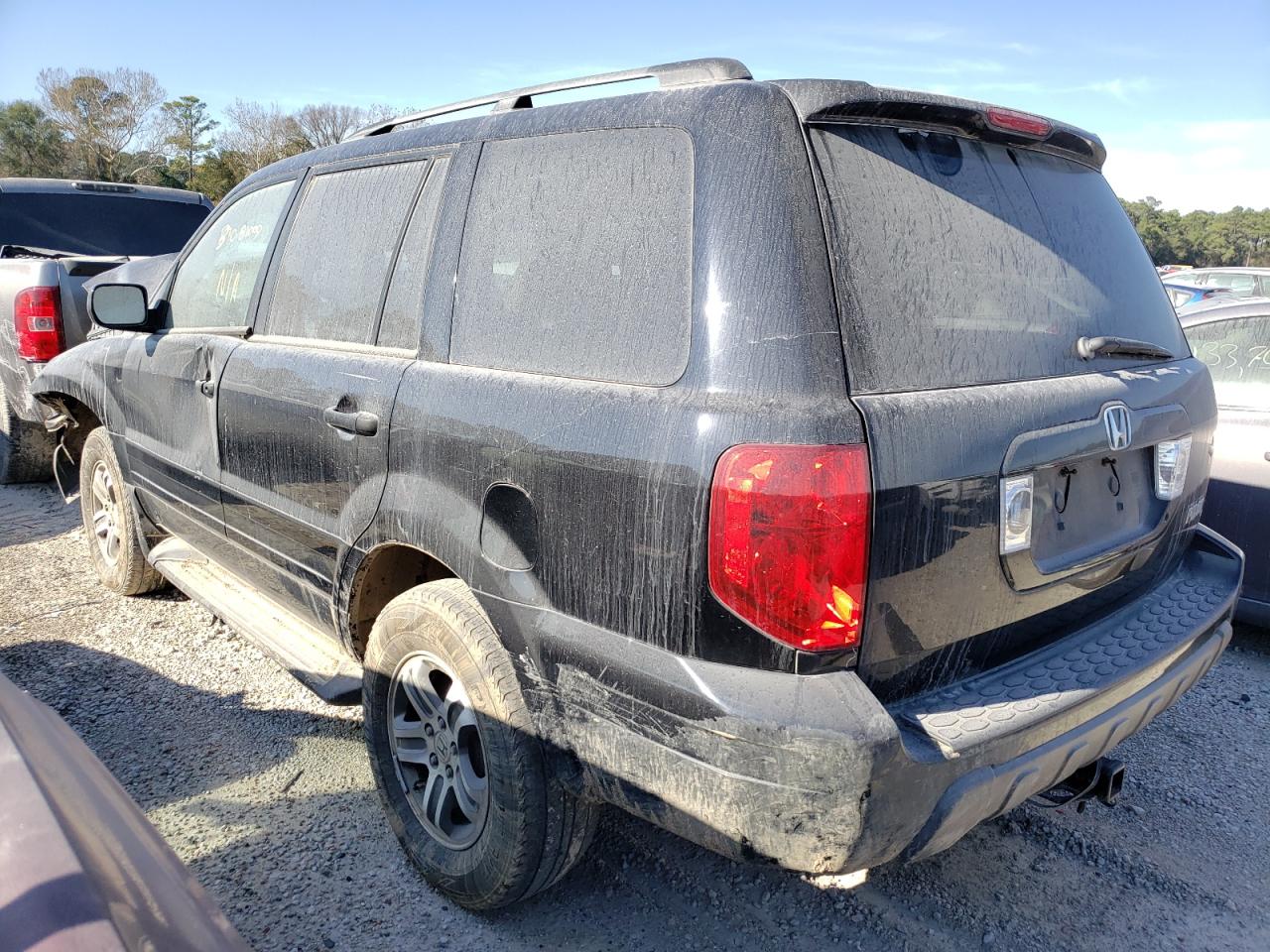 Photo 3 from auction – 2004 HONDA PILOT EXL with VIN 5FNYF18504B007500