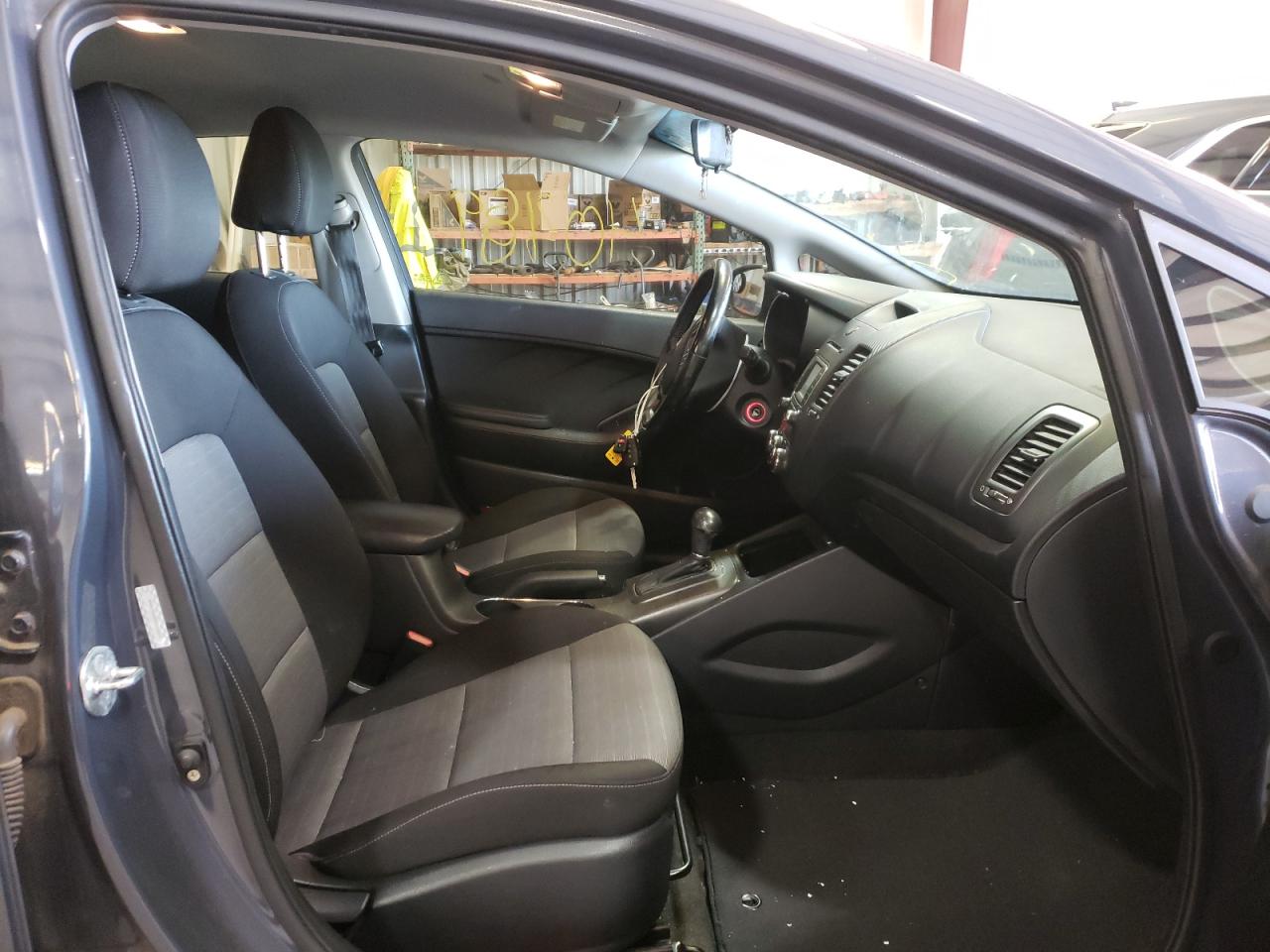 Photo 5 from auction – 2014 KIA FORTE EX with VIN KNAFX4A88E5106852