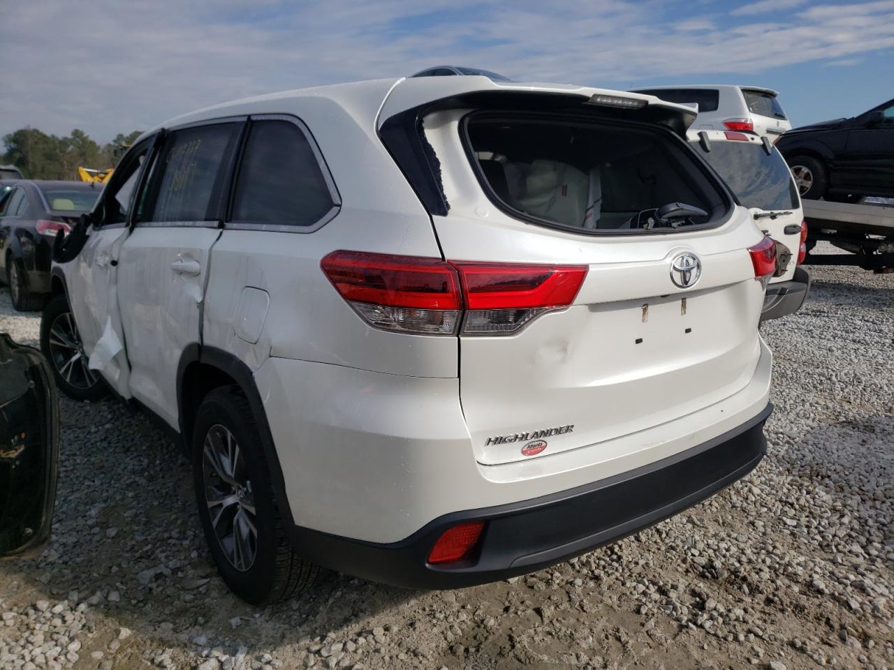 Photo 3 from auction – 2019 TOYOTA HIGHLANDER with VIN 5TDZARFH8KS056662