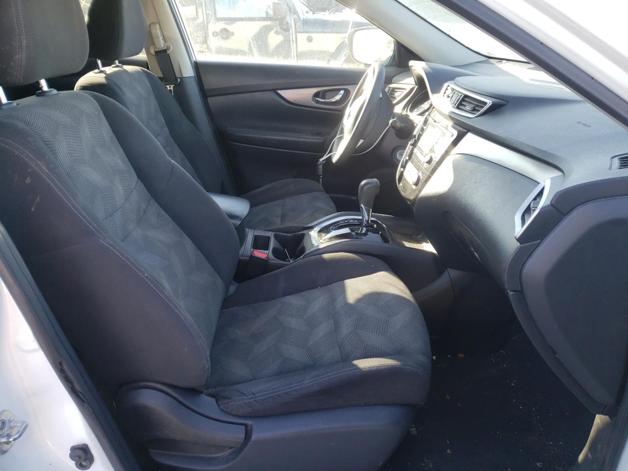 Photo 5 from auction – 2016 NISSAN ROGUE S with VIN KNMAT2MV9GP725868