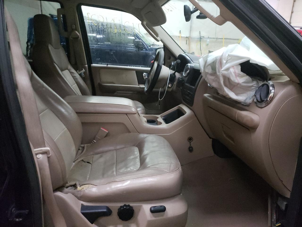 Photo 5 from auction – 2005 FORD EXPEDITION with VIN 1FMFU18585LA82517
