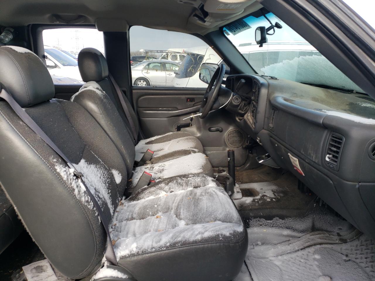 Photo 5 from auction – 2005 CHEVROLET SILVERADO with VIN 1GCEC19Z85Z145214