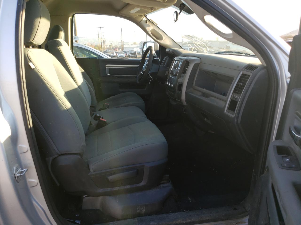 Photo 5 from auction – 2016 RAM 1500 ST with VIN 3C6JR7DM0GG169108