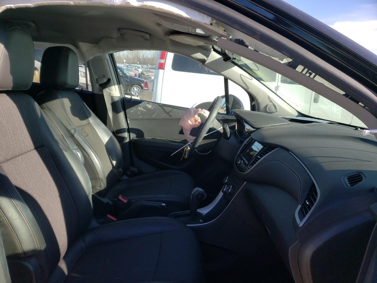 Photo 5 from auction – 2019 CHEVROLET TRAX 1LT with VIN KL7CJLSB0KB947005
